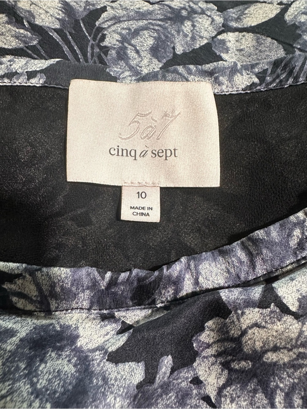 Cinq a Sept Photo Real Adis' Floral Print Silk Skirt Slate Gray SZ 10 Luxury EUC - Picture 2 of 9
